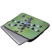 Drachenfliege auf Gras, Kanada Laptopschutzhülle (Vorne Knopf)