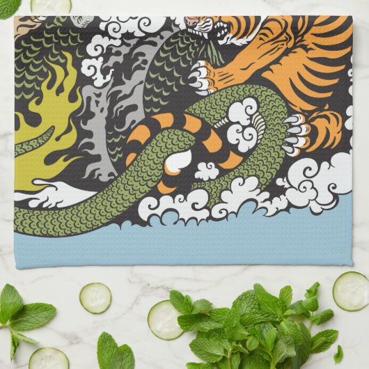 Drachenkampf Handtuch (Gefaltet)