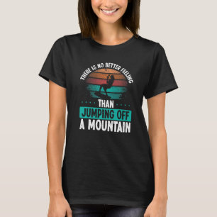 Drachensegler springt von einem Berg Kitesurfer Vi T-Shirt