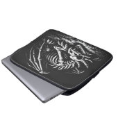 Drachenskelett — von BurnsInHell Laptopschutzhülle (Vorne Knopf)