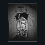 Drachenstatue Angel Postkarte<br><div class="desc">Ein Foto in Schwarz-Weiß einer alten Statue eines männlichen Engels,  der einen Drachen schrieb. Das war auf der Seite eines französischen Gebäude. Auf einer Postkarte gedruckt.</div>