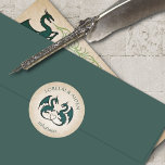 Dragon Gamer Fantasy Runder Aufkleber<br><div class="desc">Jede Hochzeit wäre besser mit einem kleinen Drachenfeuer. Die koordinierenden Stücke dieser Hochzeitssuite mit Drachen und Flammen in Tinte mit keltischem Text auf Pergamenthintergrund. Ideal für Ihre magische Hochzeit, Zauberhochzeit, Wikingerhochzeit oder epische Fantasy-Hochzeit. Bestellen Sie Ihre gedruckten Einladungen und Party oder laden Sie Ihre digitalen Einladungen jetzt für einen Tag,...</div>