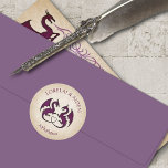 Dragon Gamer Fantasy Runder Aufkleber<br><div class="desc">Jede Hochzeit wäre besser mit einem kleinen Drachenfeuer. Die koordinierenden Stücke dieser Hochzeitssuite mit Drachen und Flammen in Tinte mit keltischem Text auf Pergamenthintergrund. Ideal für Ihre magische Hochzeit, Zauberhochzeit, Wikingerhochzeit oder epische Fantasy-Hochzeit. Bestellen Sie Ihre gedruckten Einladungen und Party oder laden Sie Ihre digitalen Einladungen jetzt für einen Tag,...</div>