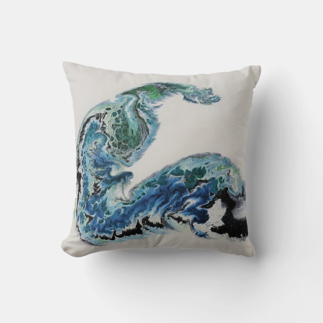 “Dragon in the Waves – Abstract Ocean Energy Throw Kissen (Vorderseite)
