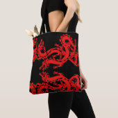 Dragon on Black Background Mystical Animal Pattern Tasche (Von Nahem)