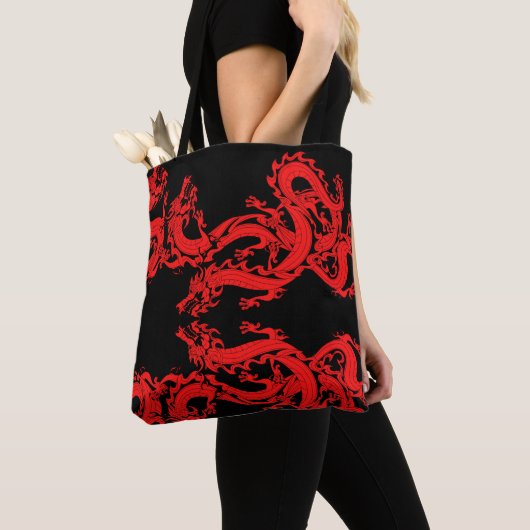 Dragon on Black Background Mystical Animal Pattern Tasche (Von Nahem)
