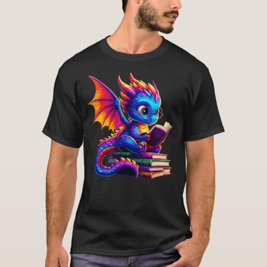 Dragon Reading a Book Bookworm Book Lover T-Shirt (Vorderseite)
