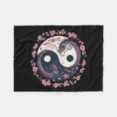 Dragon Sakura Yin Yang Japanisch Kirschblüten Wo Fleecedecke (Vorderseite (Horizontal))