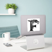 Dragon Styled Letter F, Dragon Alphabet, Monogram Aufkleber (Laptop auf Schreibtisch)