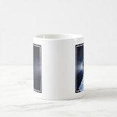 Dragon XL-Raumfahrzeug mit Planet Erde in der Fern Kaffeetasse (Mittel)