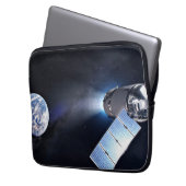 Dragon XL-Raumfahrzeug mit Planet Erde in der Fern Laptopschutzhülle (Vorderseite Links)