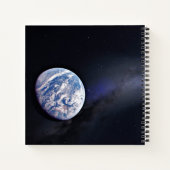 Dragon XL-Raumfahrzeug mit Planet Erde in der Fern Notizblock (Rückseite)