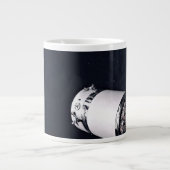 Dragon Xl Spacecraft nähert sich einem Lunar Gatew Jumbo-Tasse (Vorderseite)