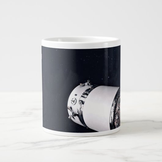 Dragon Xl Spacecraft nähert sich einem Lunar Gatew Jumbo-Tasse (Vorderseite)