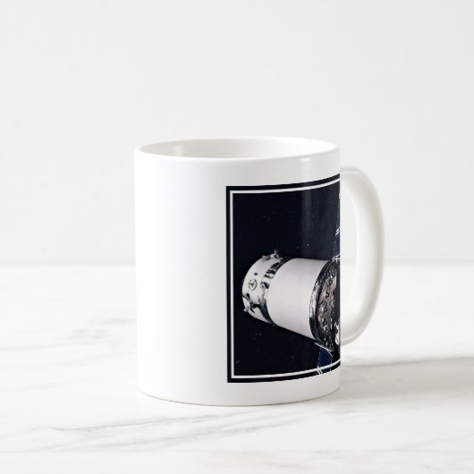 Dragon Xl Spacecraft nähert sich einem Lunar Gatew Kaffeetasse (VorderseiteRechts)