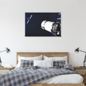 Dragon Xl Spacecraft nähert sich einem Lunar Gatew Leinwanddruck (Insitu (Schlafzimmer))