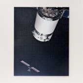Dragon Xl Spacecraft nähert sich einem Lunar Gatew Puzzle (Vertikal)