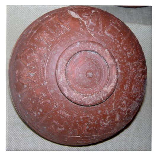 Dragondorff Schale, c.150 BC (Tonwaren) Fliese (Vorderseite)