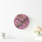Dragonflies Pink Fizz Runde Wanduhr (Zuhause)