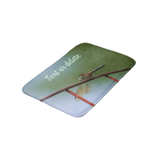 Dragonfly auf Drahtzaun Nah Personalisiert Badematte (Schrägansicht)