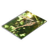 Dragonfly auf einem Twig-Notebook Notizblock (Linke Seite)