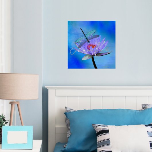 Dragonfly auf Water Lily w Foil Name Prints Foliendrucke (In Situ (Schlafzimmer))