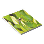 Dragonfly Blau und schwarz auf Gras. Notizblock (angewinkelt)