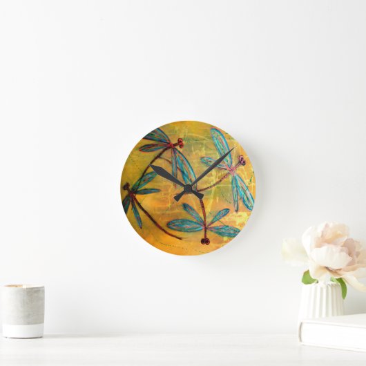Dragonfly Haze Runde Wanduhr (Zuhause)