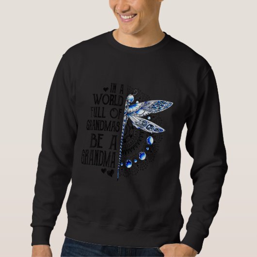 Dragonfly In A World Full Of Grandmas Be A Grandma Sweatshirt (Vorderseite)