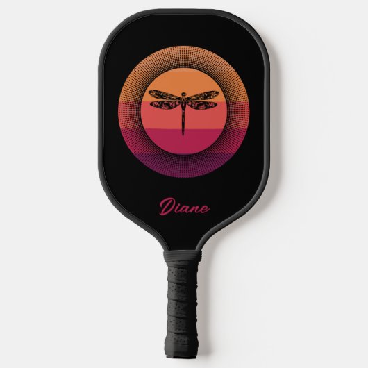 Dragonfly in Retro Sunset mit Namen Pickleball Schläger (Rückseite)