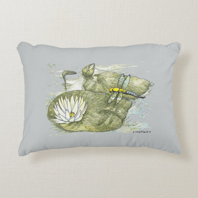 Dragonfly & Lily Pad Poly Throw Kissen (Vorderseite)