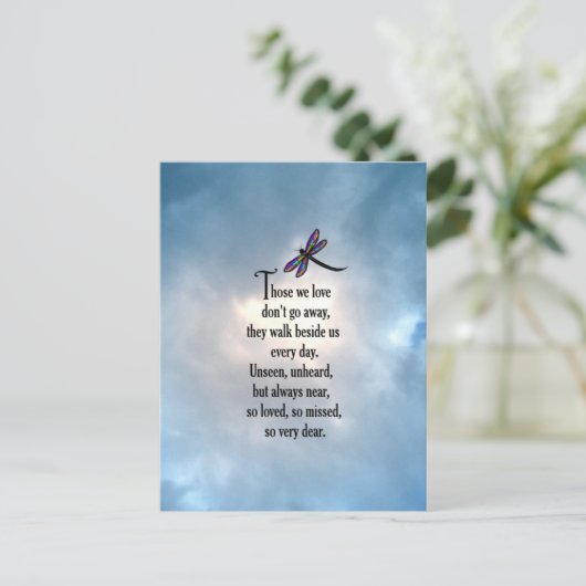 Dragonfly "So Loved" Gedicht Postkarte (Stehend Vorderseite)