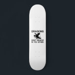 DRAGONS GLAUBEN AUCH NICHT AN SIE SKATEBOARD<br><div class="desc">cool,  niedlich,  lustig,  lustige Sprüche,  lustige Zitate,  Zitat,  Nerdy,  Geeky,  Großartigkeit,  fantastische Inspiration,  motivierend nett,  Liebe, </div>