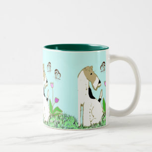 Draht-Foxterrier und Schmetterlinge Zweifarbige Tasse