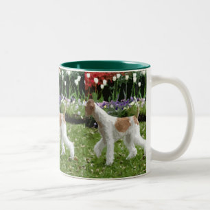 Drahtfox-Terrier und -Blumen Zweifarbige Tasse