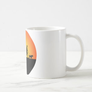 Drahthaar, das Griffon zeigt Kaffeetasse