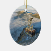 Drahtseilbahn auf dem Berg Seceda in den Dolomit Keramikornament (Rechts)