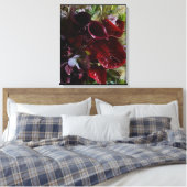 Dramatic Burgundy Floral Canvas Leinwanddruck (Insitu (Schlafzimmer))