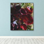 Dramatic Burgundy Floral Canvas Leinwanddruck (Insitu (Holzboden))