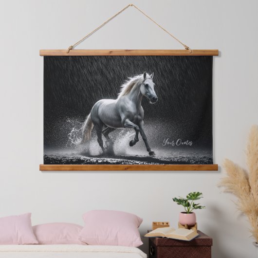 Dramatic White Horse Galloping in Rain Wandteppich Mit Holzrahmen (Schlafzimmer)