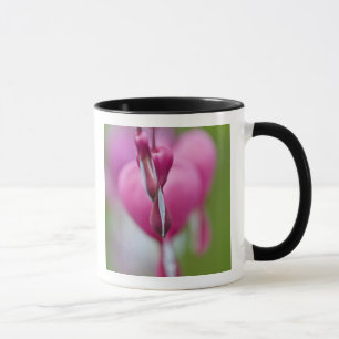 Dramatische Farbe und Form des Flammenden Herzens Tasse
