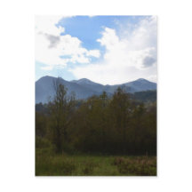 Dramatische Hügel und Himmel