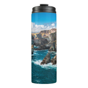 Dramatische Landschaft auf Mizen Head an der Atlan Thermosbecher