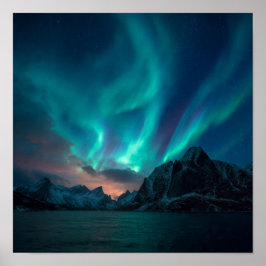 Dramatische Silhouetten des Fjords mit Aurora Poster