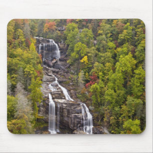 Dramatische Wasserfälle im Herbst Mousepad