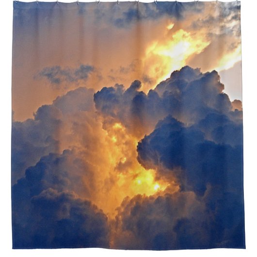 Dramatische Wolkenbildung Duschvorhang (Vorderseite)