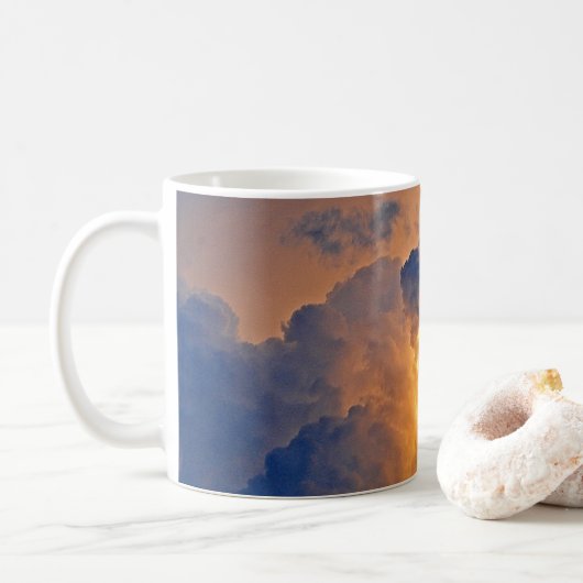Dramatische Wolkenbildung Kaffeetasse (Mit Donut)