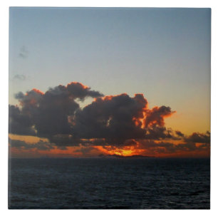 Dramatischer Himmel in der Morgendämmerung Fliese