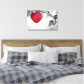 Dramatischer Red Heart Shape Apple Leinwanddruck (Insitu (Schlafzimmer))