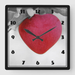 Dramatischer Red Heart Shape Apple Quadratische Wanduhr